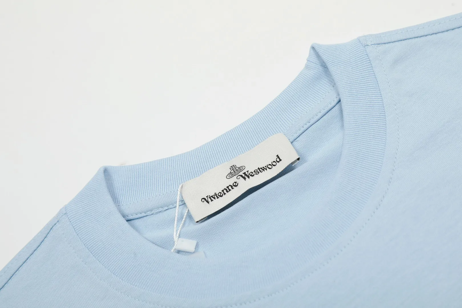 vivienne west wood The Queen Mother of the West Vivienne Saturn Embroidered Short Sleeve VIVI 157# "Exclusive Style" The new fabrics have been washed twice at high temperature + water. It is the only one in the entire network that achieves 0 shrinkage. The Solona thread is arranged. The threaded neckline does not deform. It is tight and dense. Welcome to compare. The entire series of correct accessories. Every detail is completely restored and can be stretched directly.